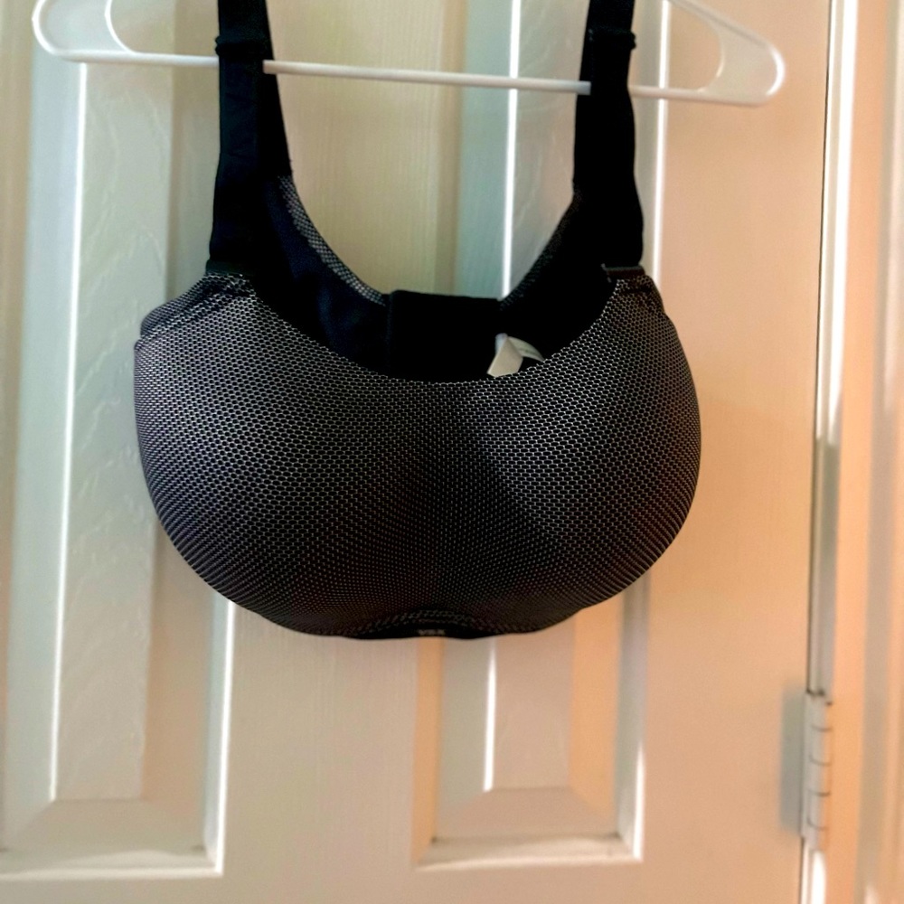 Black ,VS sports bra excellent condition 36DDD